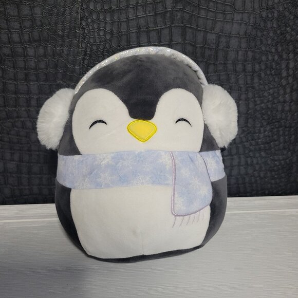 MEDIUM WINTER PENGUIN SQUISHMALLOW , SO SOFT, SO CUTE - GUC - Picture 1 of 3